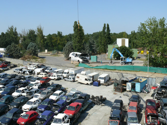 Aperçu des activités de la casse automobile JACKY RECUPERATION AUTO située à MURET (31600)